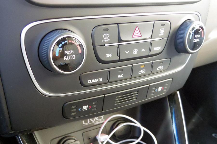  Kia Sorento 2014 года  (фото 26 из 88)